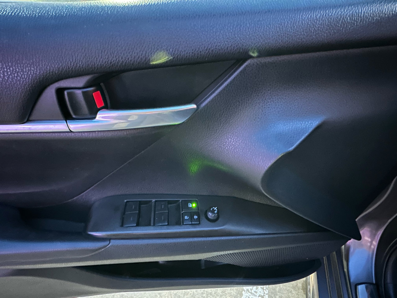 Used 2023 Toyota Camry SE image 9