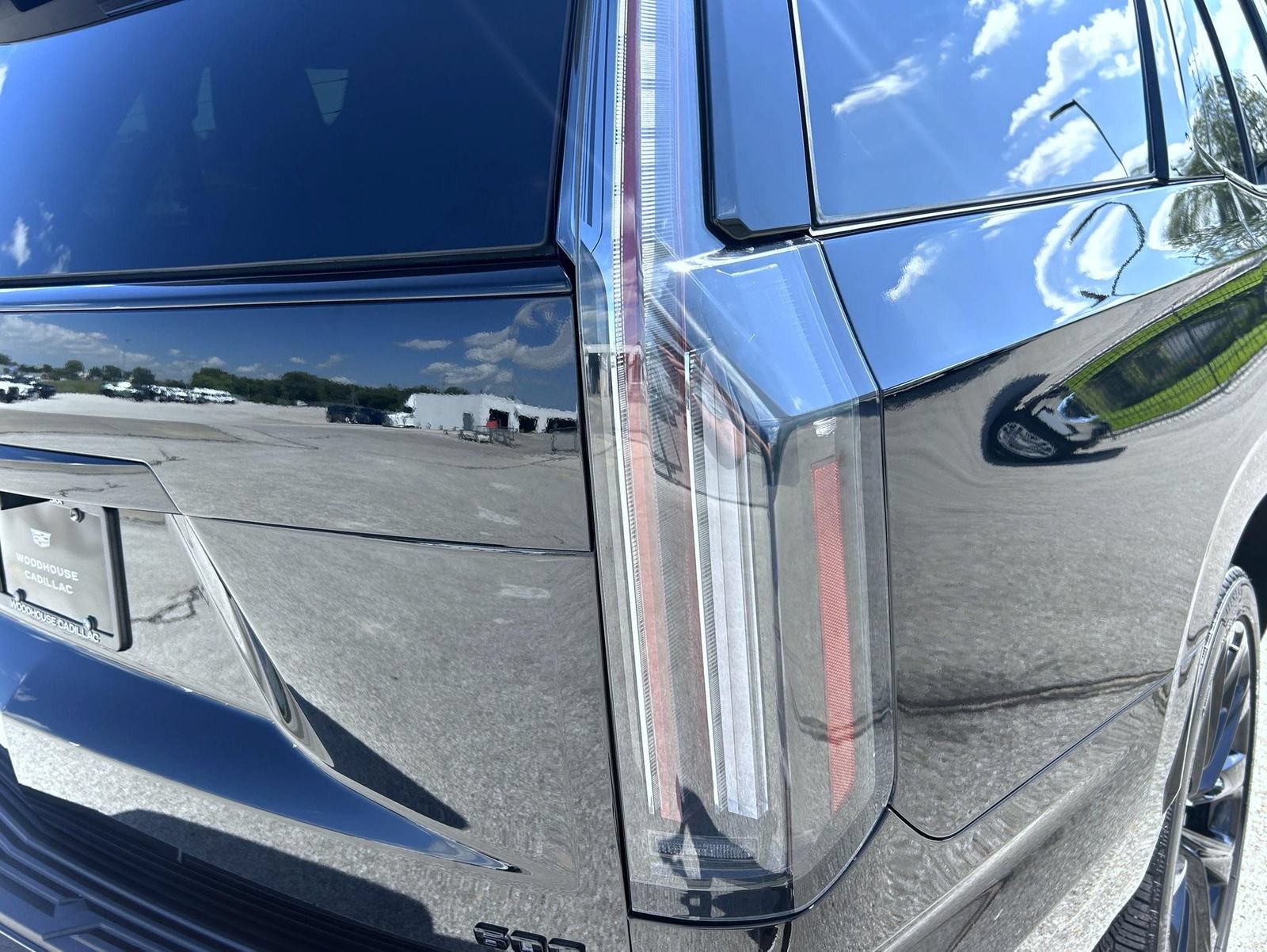 Certified 2025 Cadillac Escalade Sport Platinum w/ LPO, ONYX Package AWD/4WD image 11