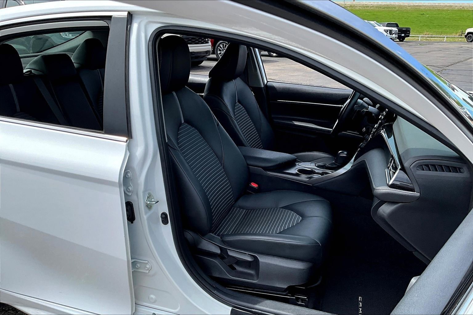 Used 2023 Toyota Camry SE image 7