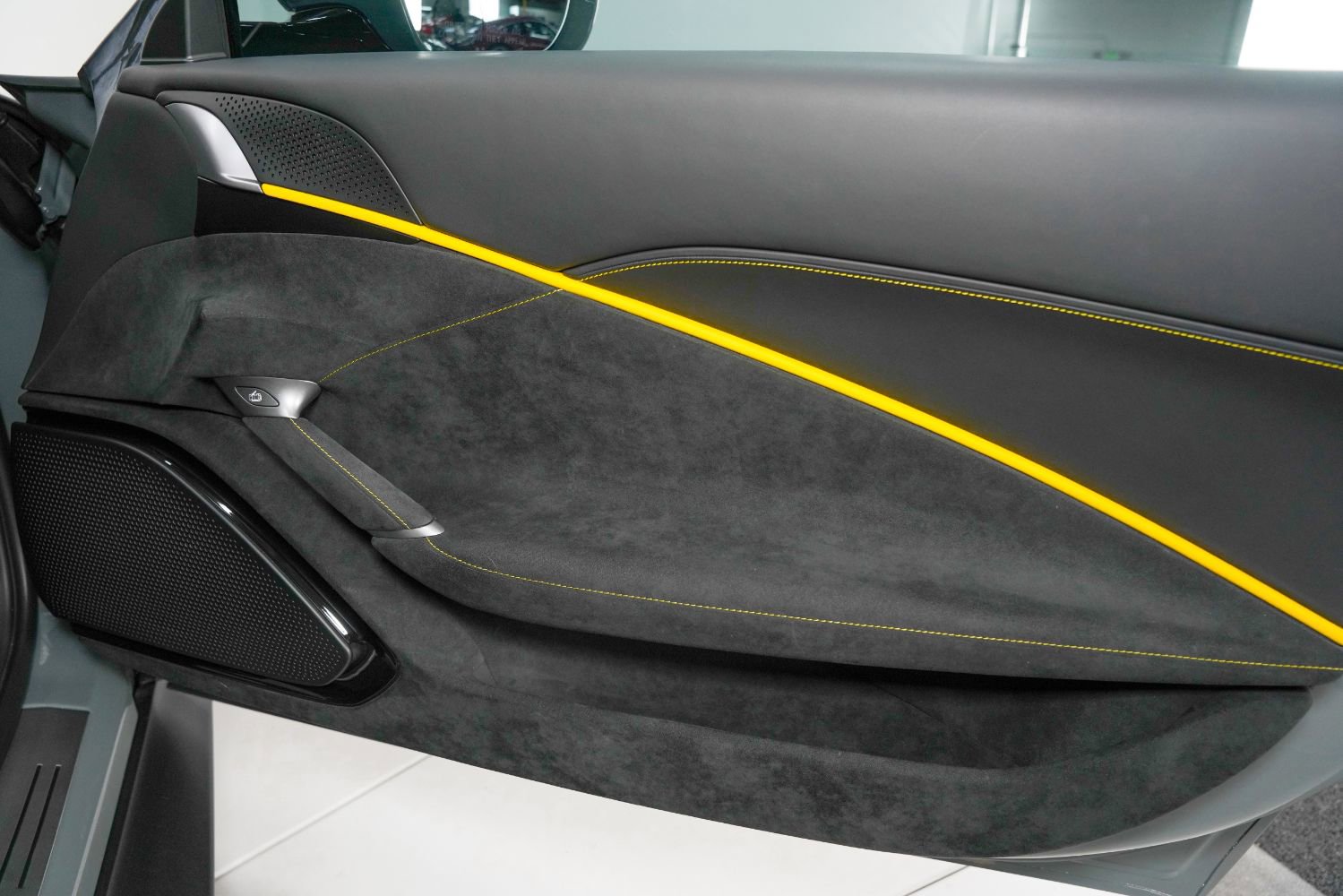 Used 2022 Ferrari Roma image 33