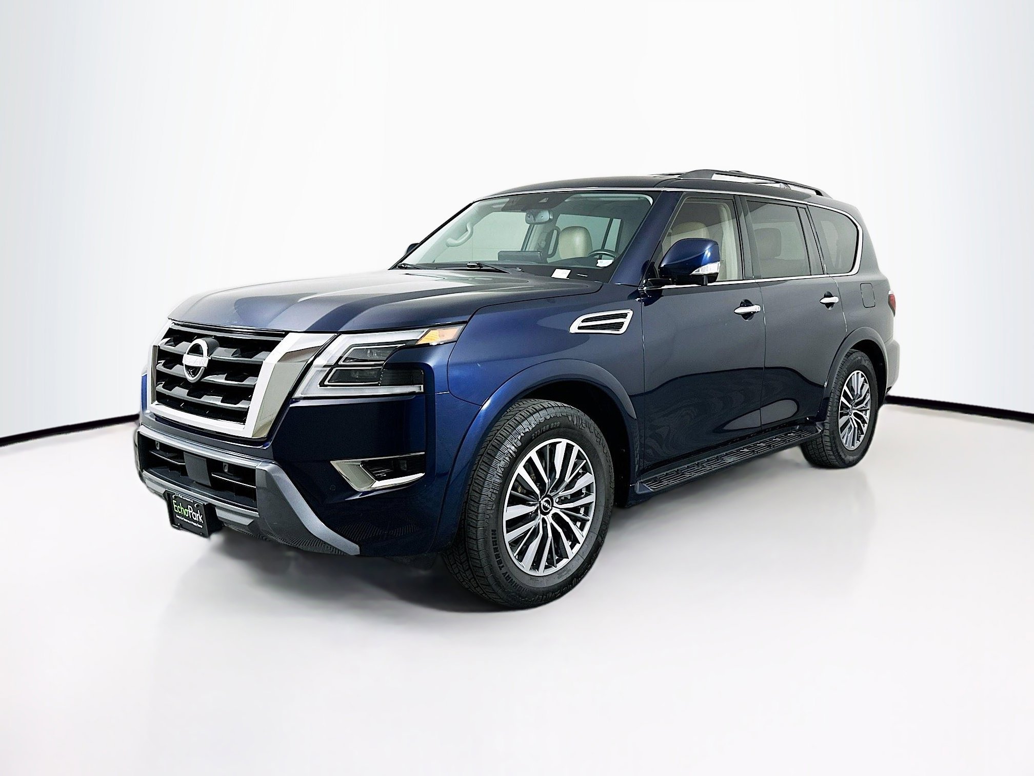Used 2022 Nissan Armada SL w/ Captain's Chairs Package AWD/4WD image 3