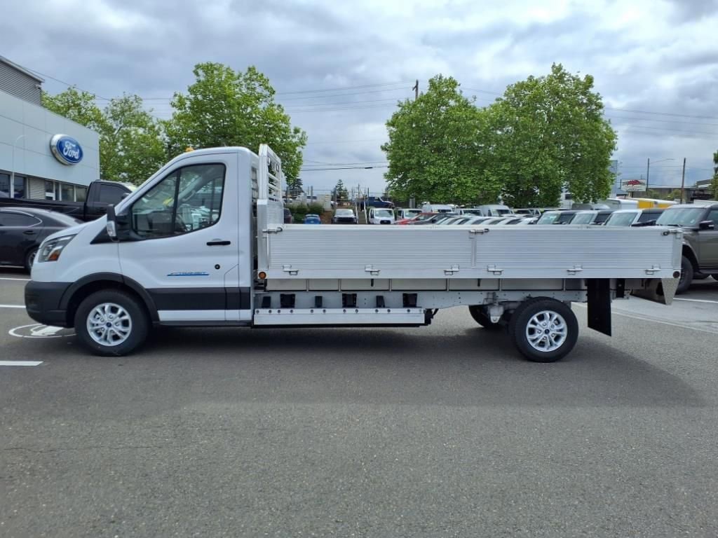 New 2023 Ford E-Transit image 8