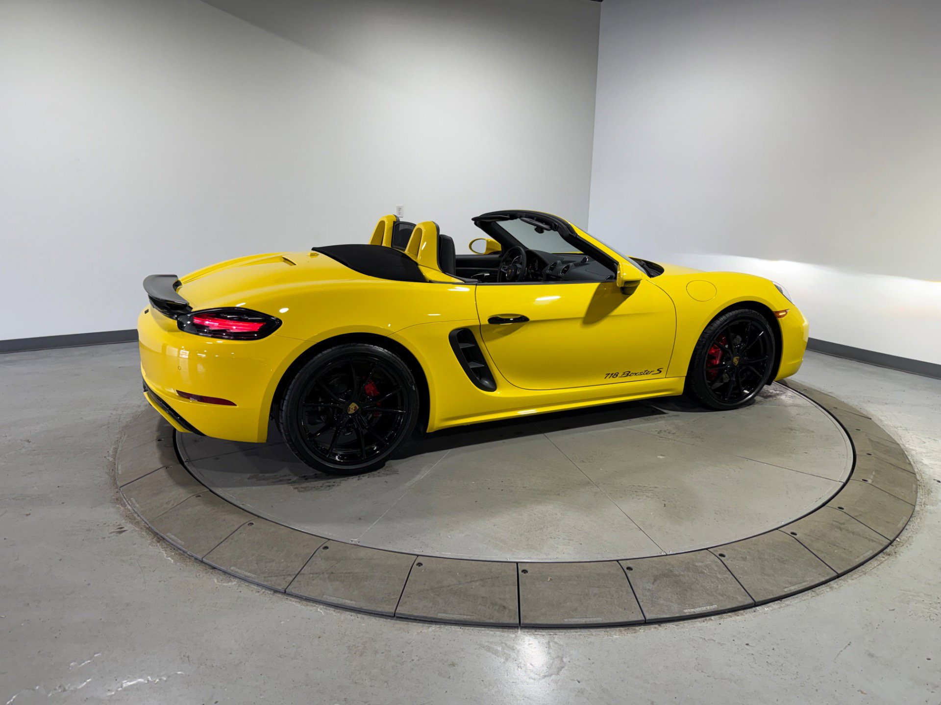 Used 2025 Porsche 718 Boxster S image 23