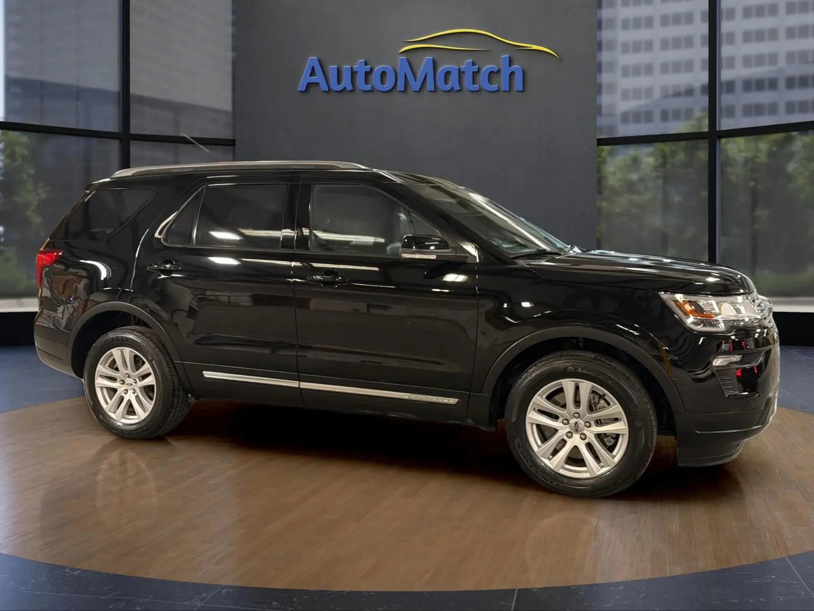 Used 2018 Ford Explorer XLT w/ Equipment Group 202A image 14