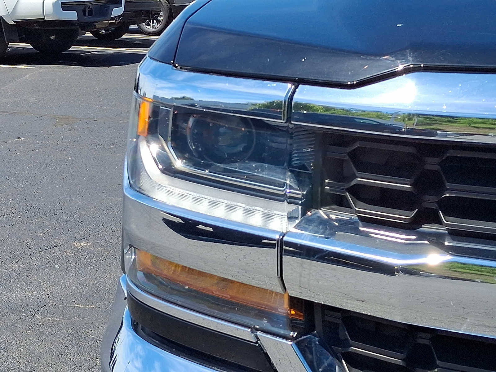 Used 2018 Chevrolet Silverado 1500 LT w/ All Star Edition AWD/4WD image 9