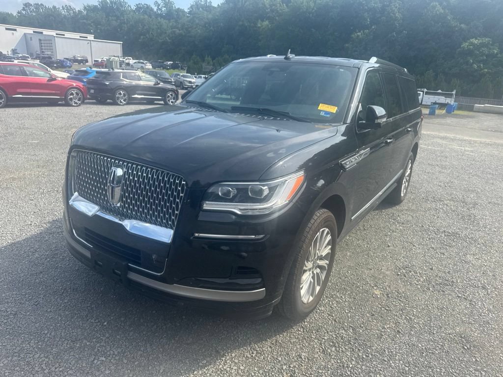 Used 2024 Lincoln Navigator L 4WD image 3