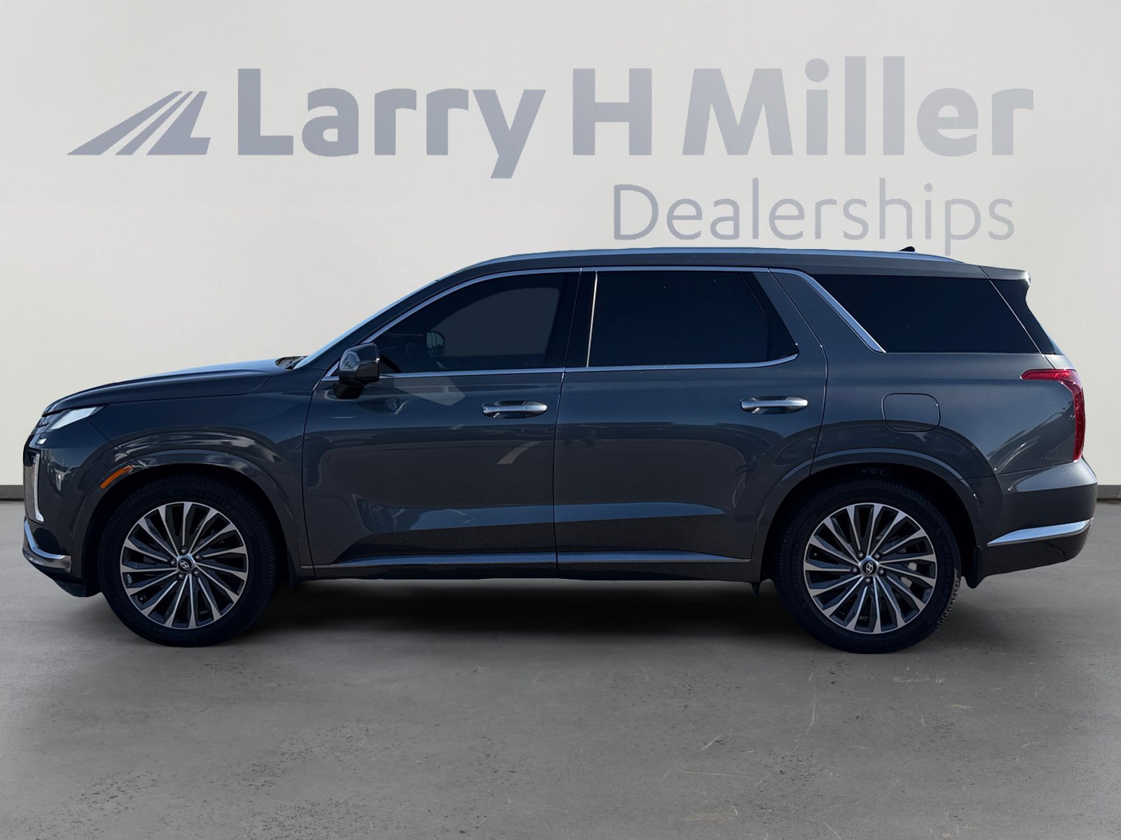 Used 2023 Hyundai Palisade Calligraphy AWD/4WD image 2