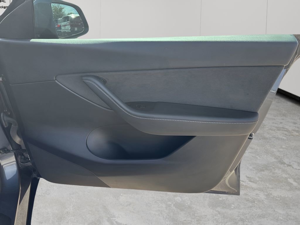 Used 2022 Tesla Model Y Long Range image 9