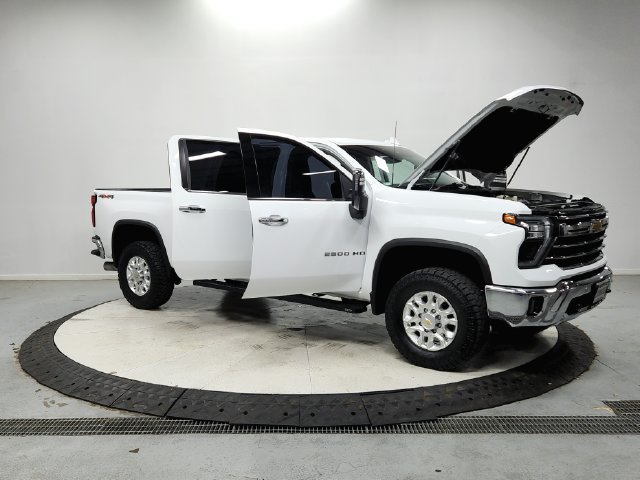 Used 2025 Chevrolet Silverado 2500 LTZ w/ LTZ Convenience Package AWD/4WD image 10