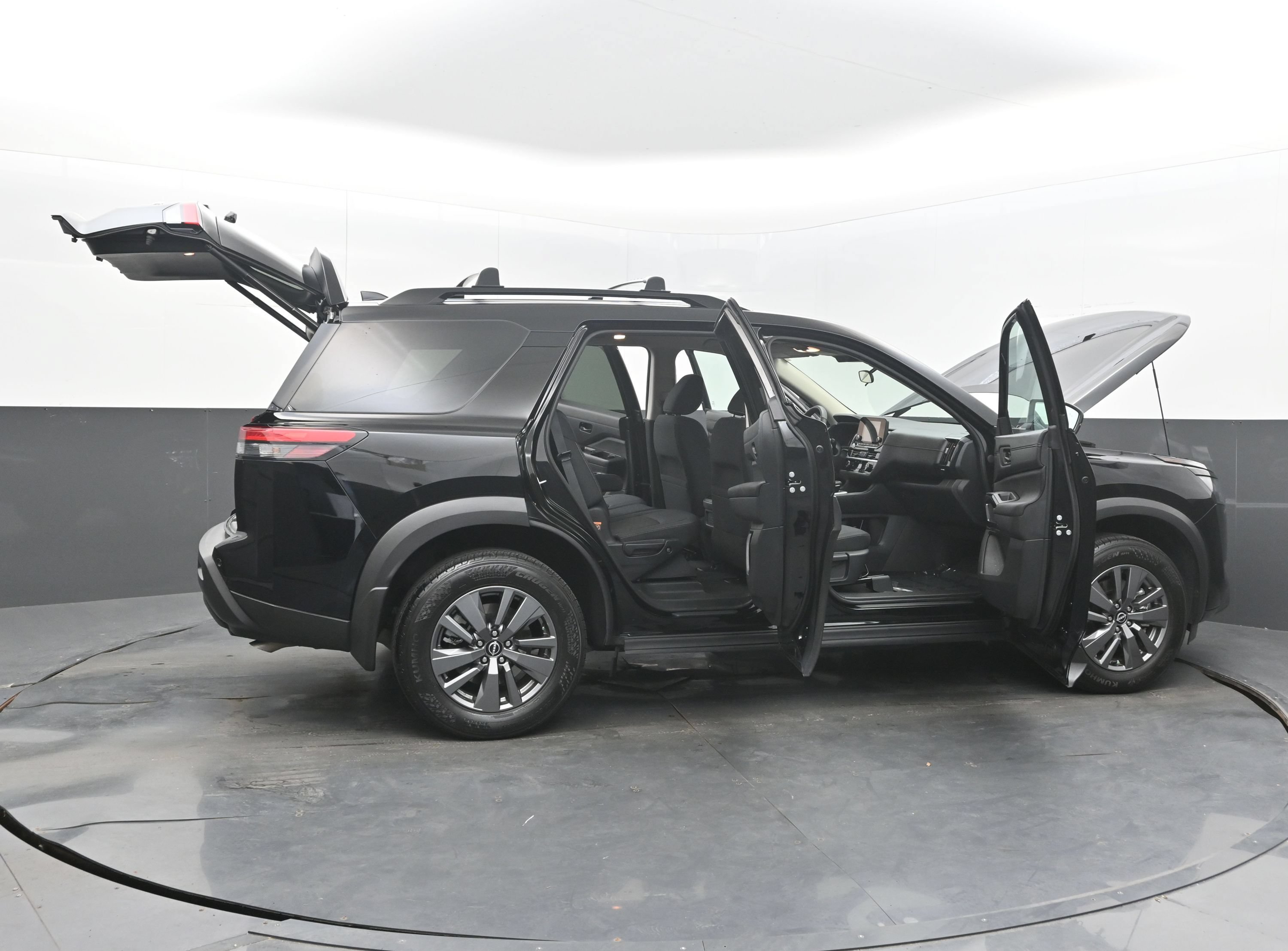 Used 2025 Nissan Pathfinder SV FWD image 45