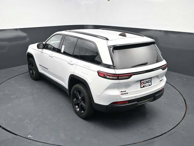 Used 2023 Jeep Grand Cherokee Limited w/ Black Appearance Package AWD/4WD image 56