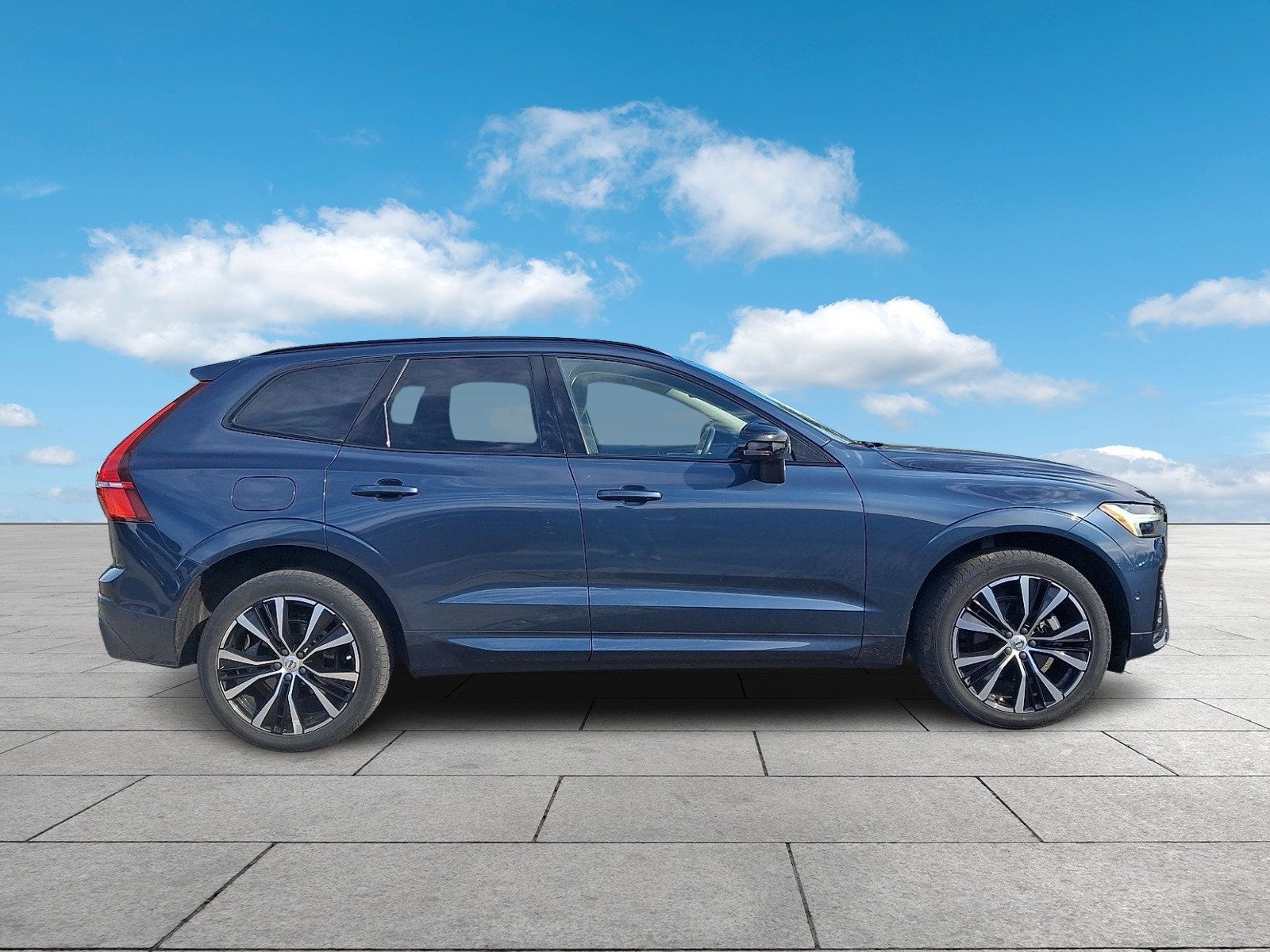 Used 2024 Volvo XC60 B5 Plus w/ Climate Package AWD/4WD image 7