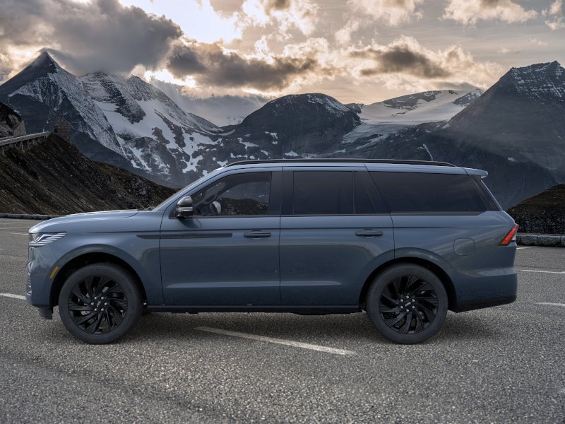 New 2026 Lincoln Navigator Reserve w/ Jet Appearance Package AWD/4WD image 3
