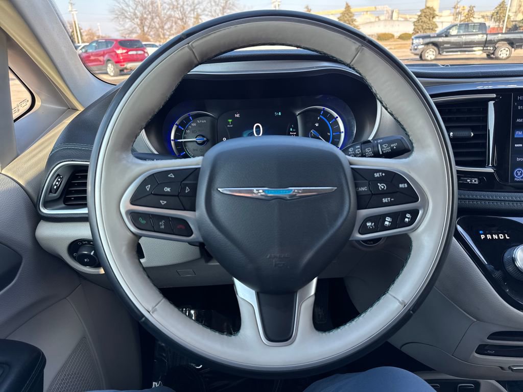 Used 2017 Chrysler Pacifica Platinum image 17