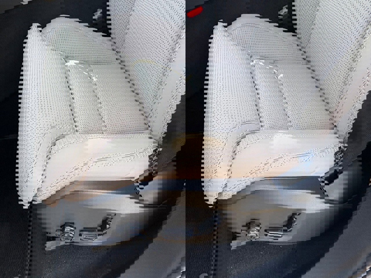 New 2026 Volvo XC90 B6 Ultra image 18