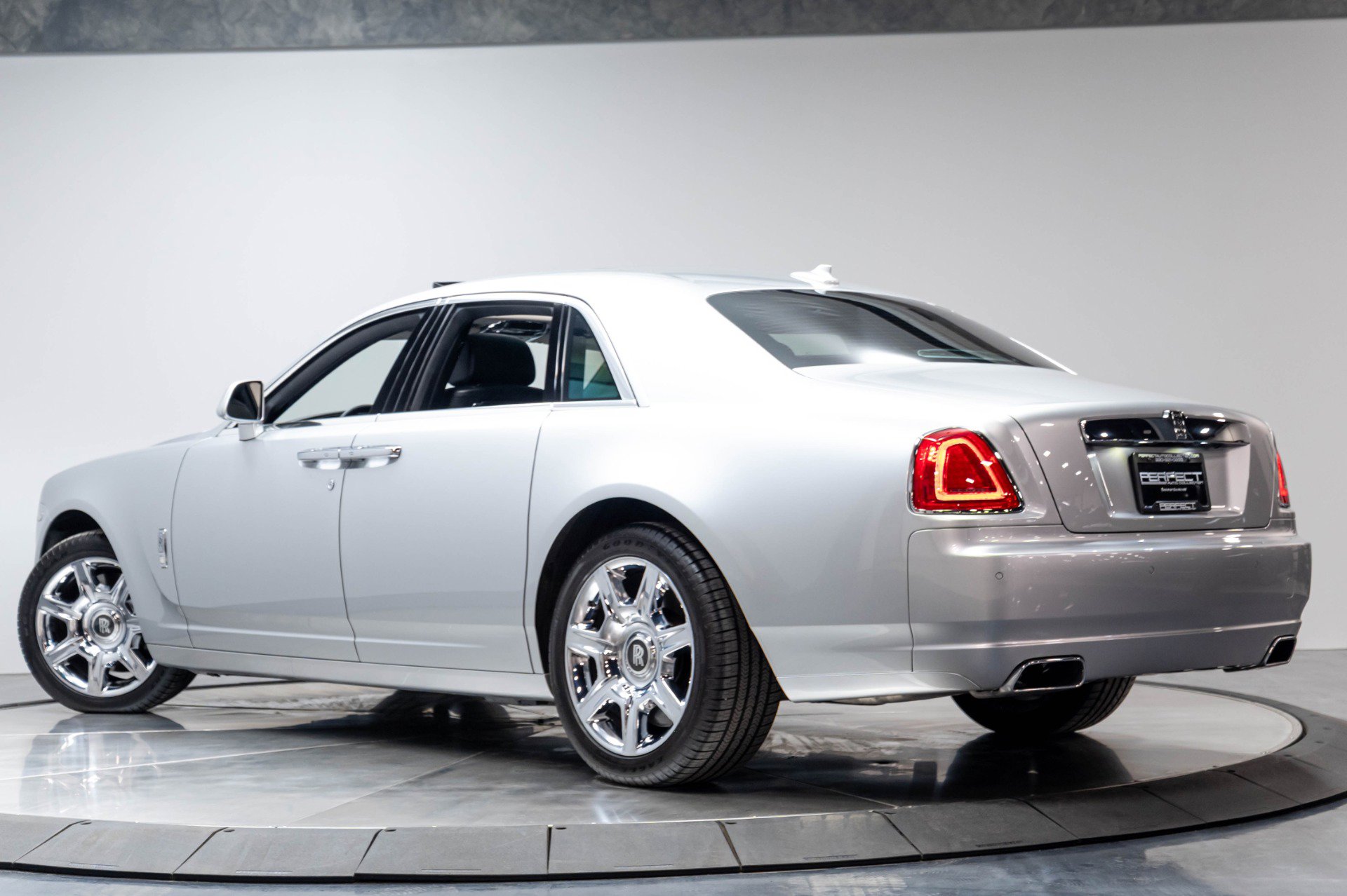 Used 2012 Rolls-Royce Ghost RWD image 67
