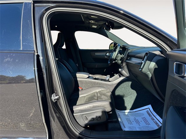 Used 2021 Volvo XC40 T5 R-Design w/ Climate Package image 15