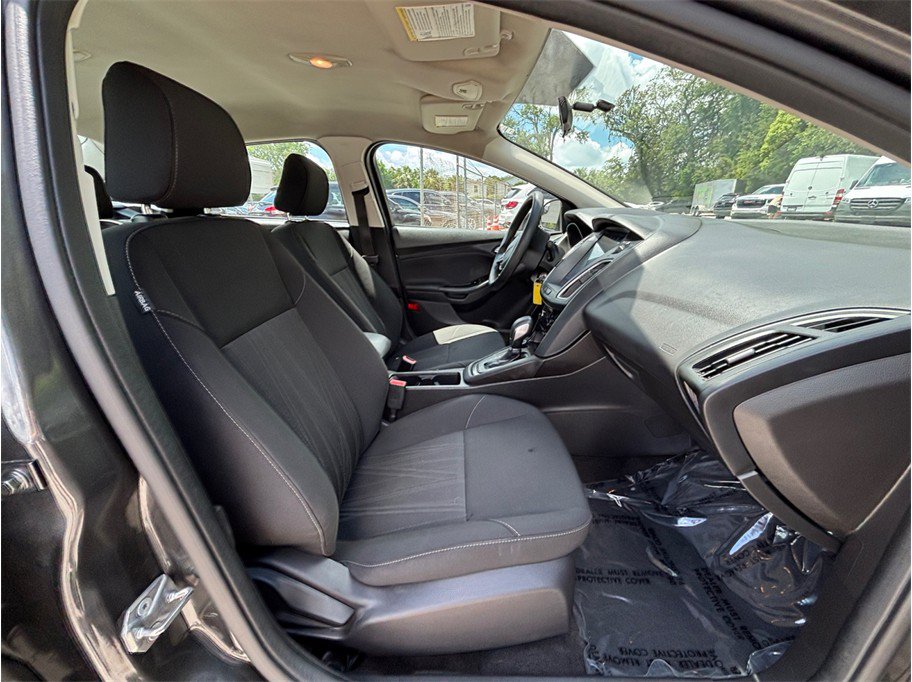 Used 2017 Ford Focus SE FWD image 30