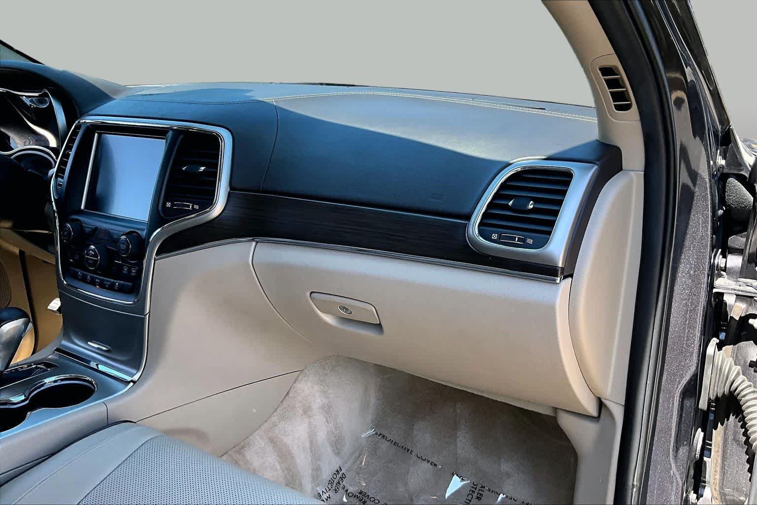 Used 2017 Jeep Grand Cherokee Overland AWD/4WD image 19