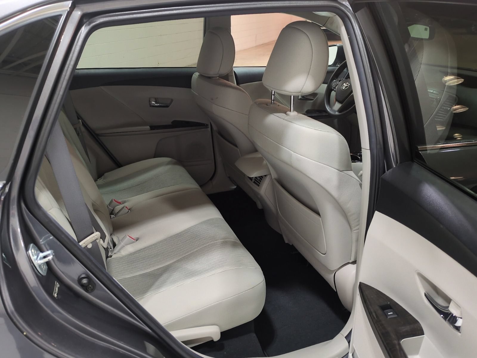 Used 2015 Toyota Venza LE FWD image 11