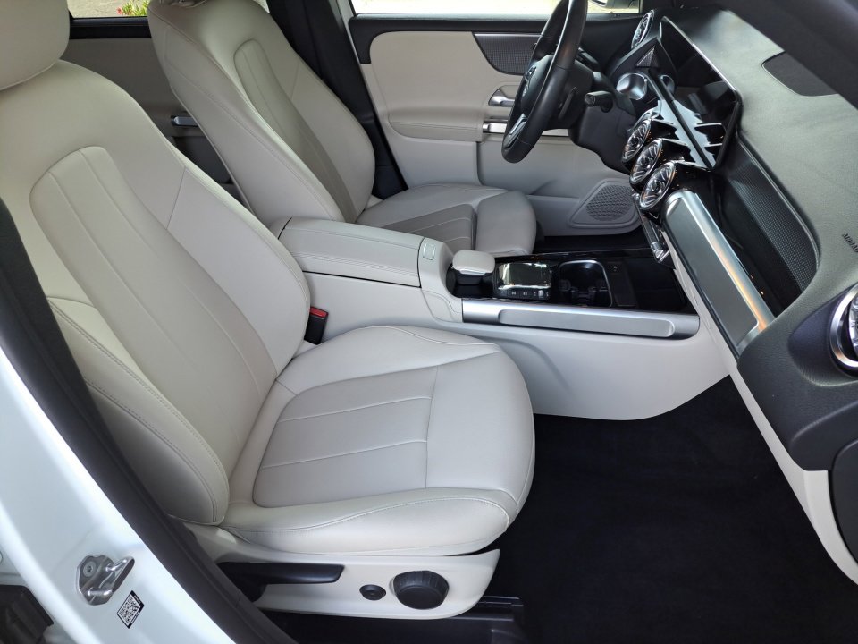 Used 2022 Mercedes-Benz GLB 250 4MATIC image 17