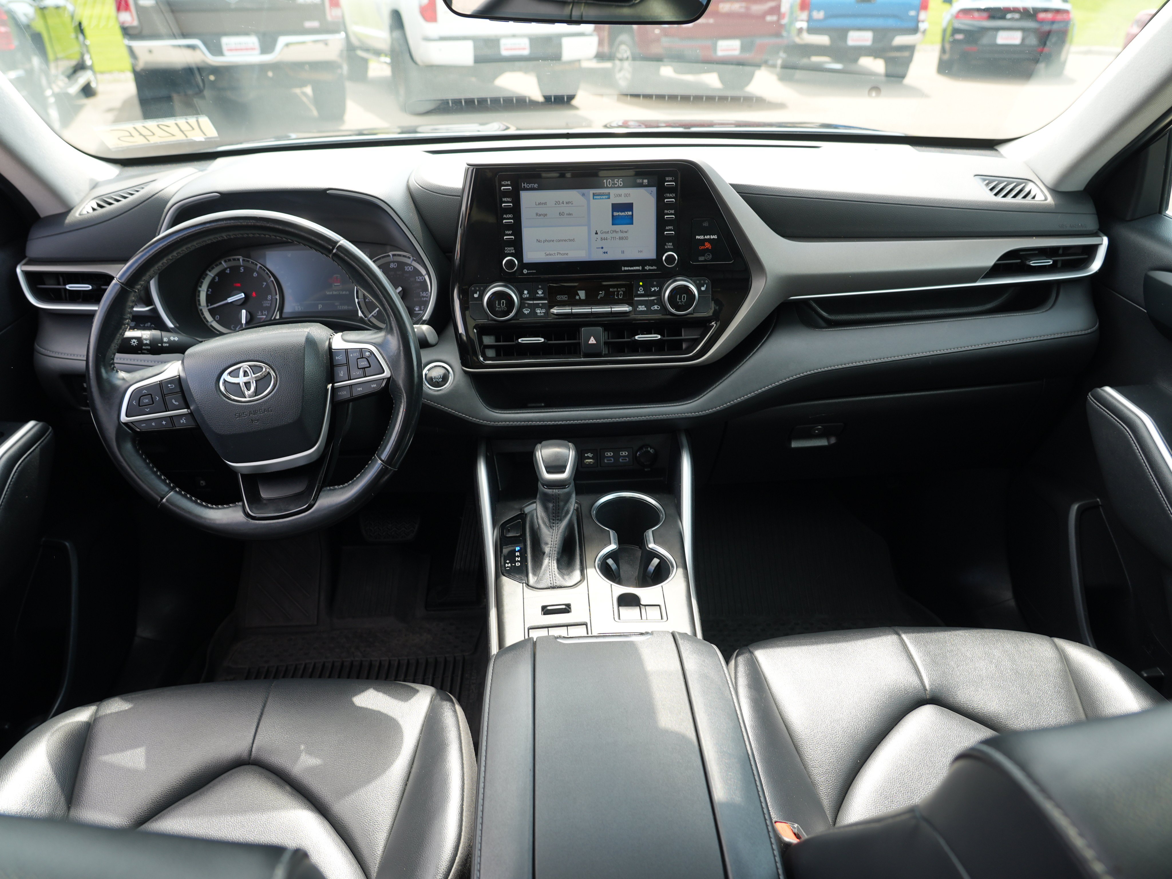 Used 2022 Toyota Highlander XLE AWD/4WD image 25