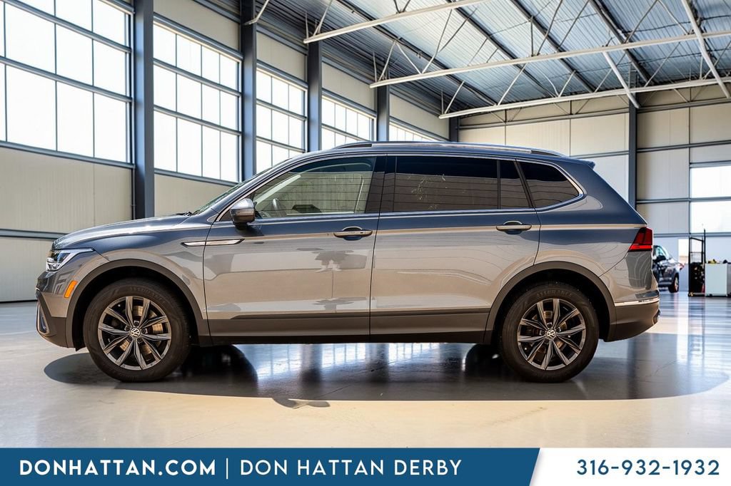 Used 2024 Volkswagen Tiguan SE AWD/4WD image 2