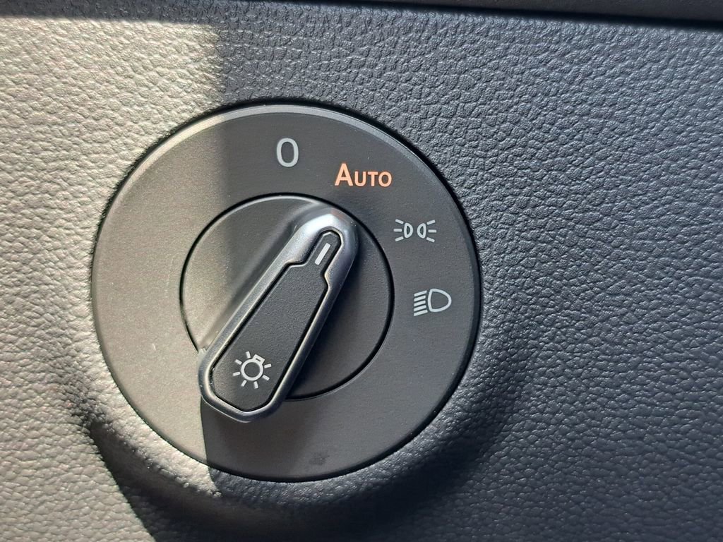 New 2026 Volkswagen Taos SE image 15