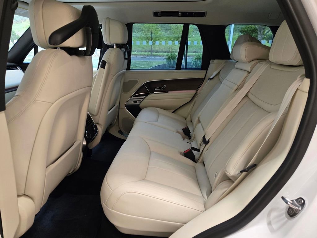 New 2026 Land Rover Range Rover SE image 6