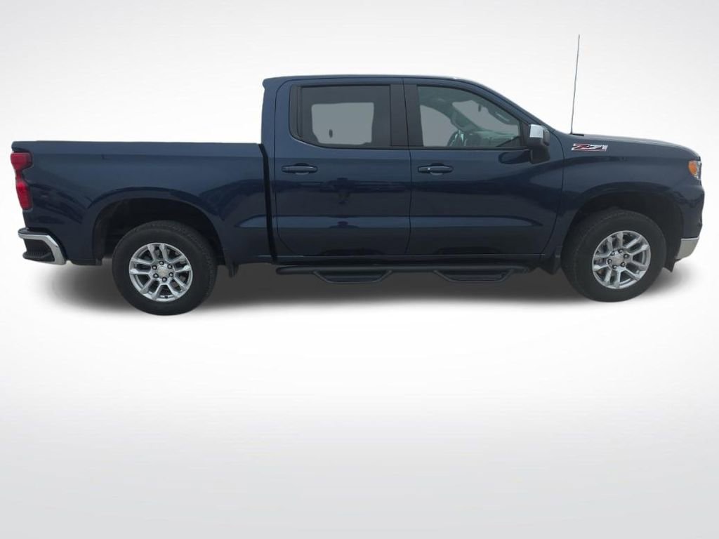 Used 2022 Chevrolet Silverado 1500 LT AWD/4WD image 9