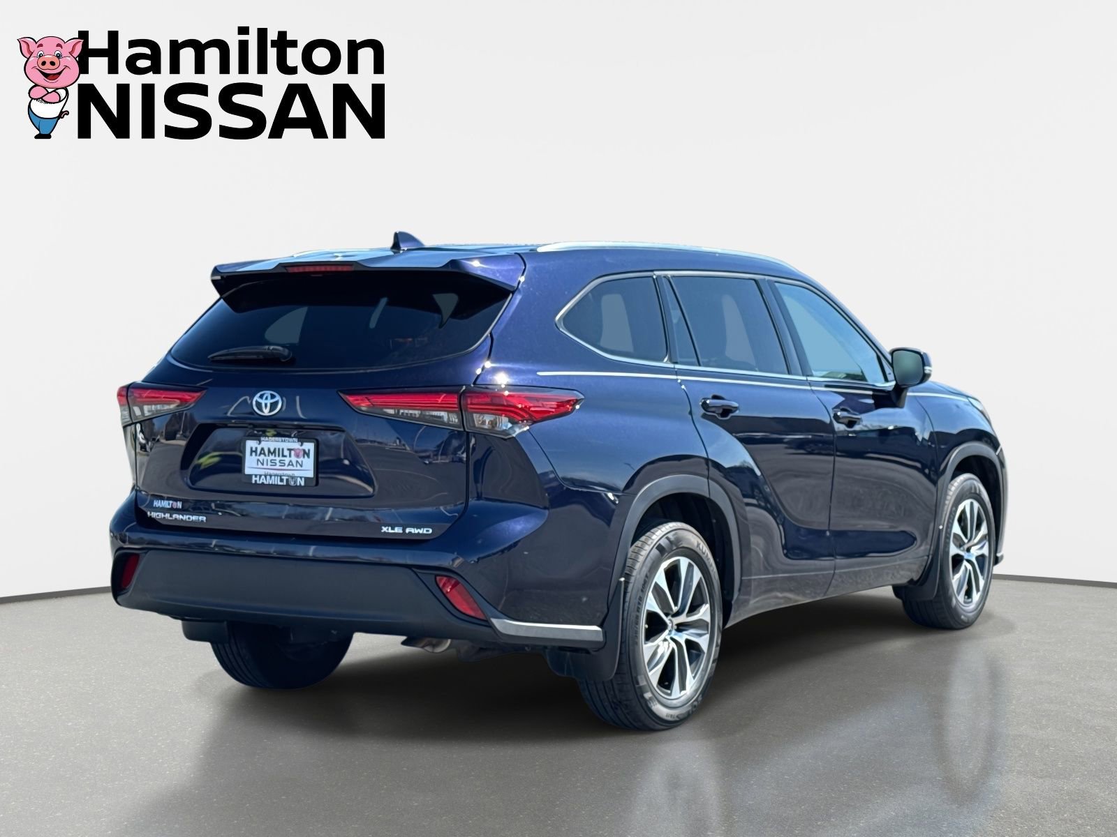 Used 2020 Toyota Highlander XLE AWD/4WD image 2