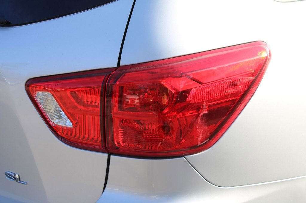 Used 2020 Nissan Pathfinder SL image 28