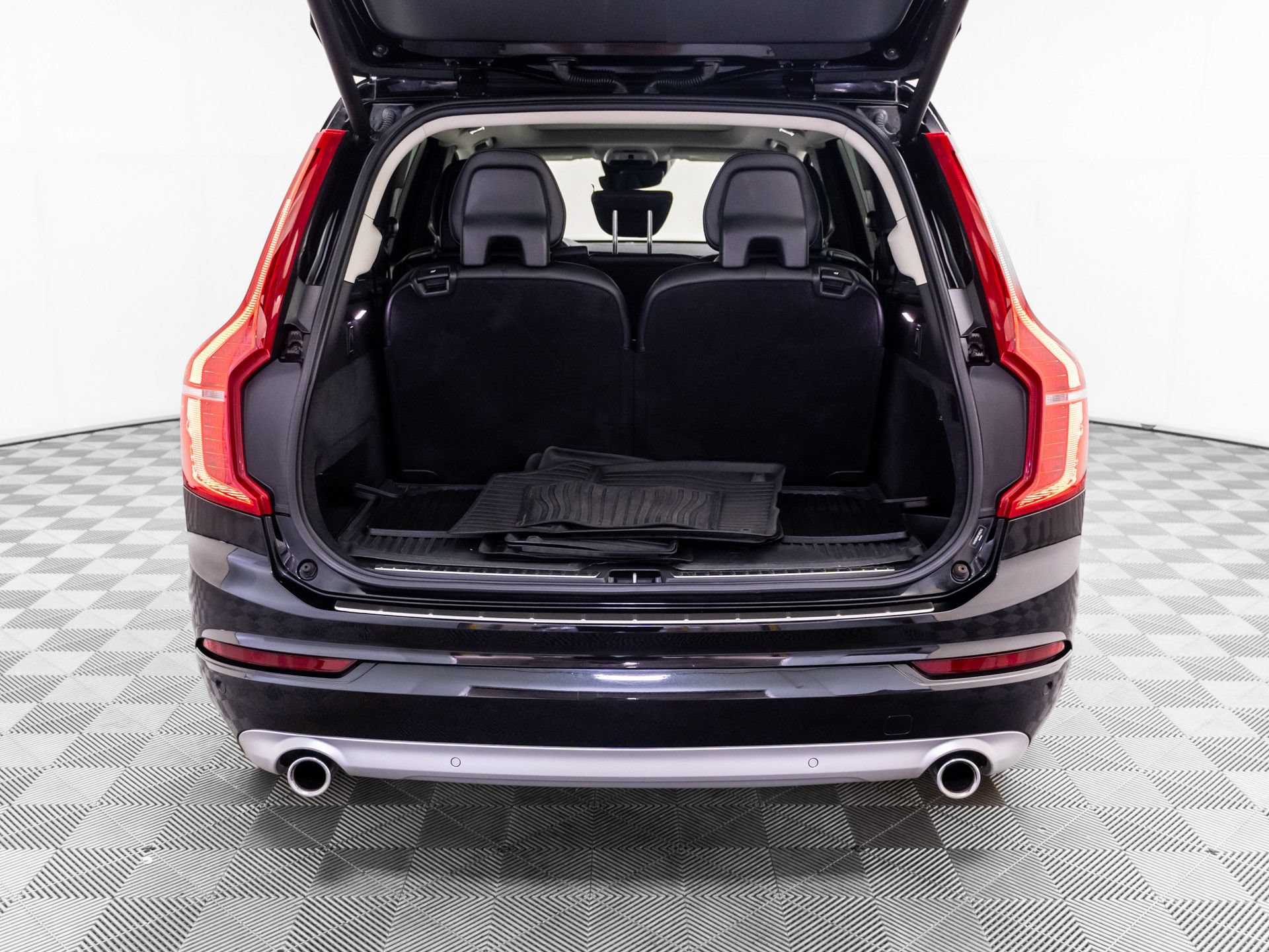 Used 2019 Volvo XC90 T5 Momentum w/ Multimedia Package AWD/4WD image 30