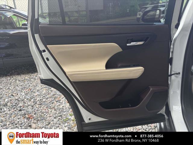 Certified 2022 Toyota Highlander XLE image 12