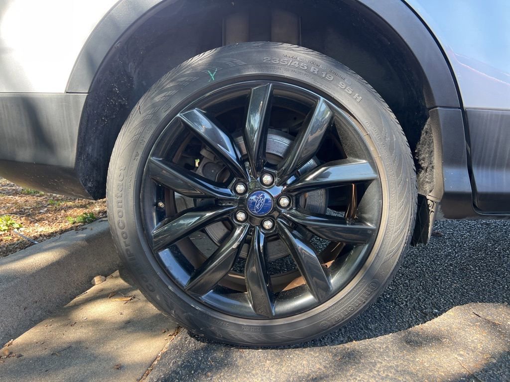 Used 2018 Ford Escape SEL w/ SEL Sport Appearance Package image 9