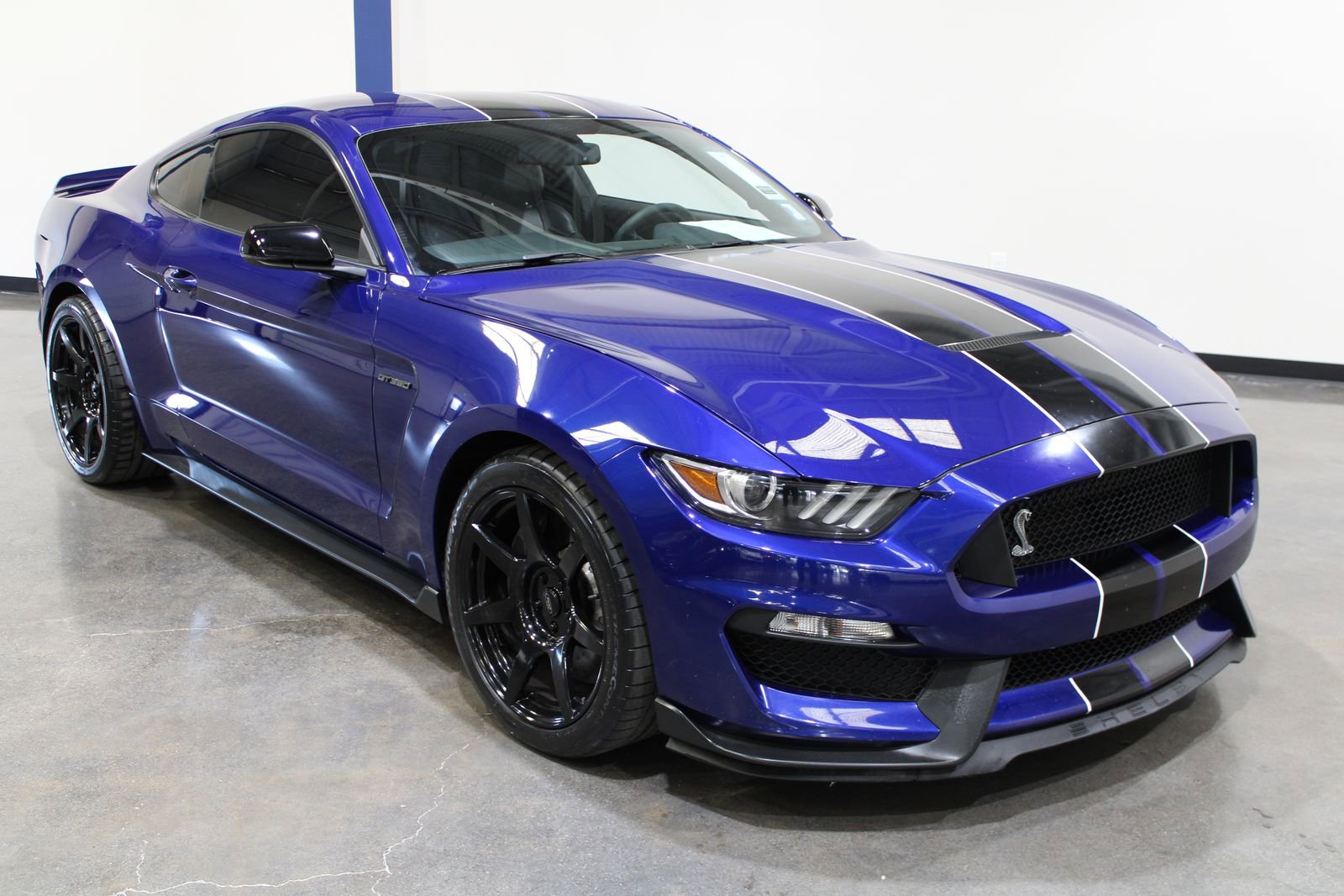 Used 2016 Ford Mustang Shelby GT350 w/ Technology Package image 2