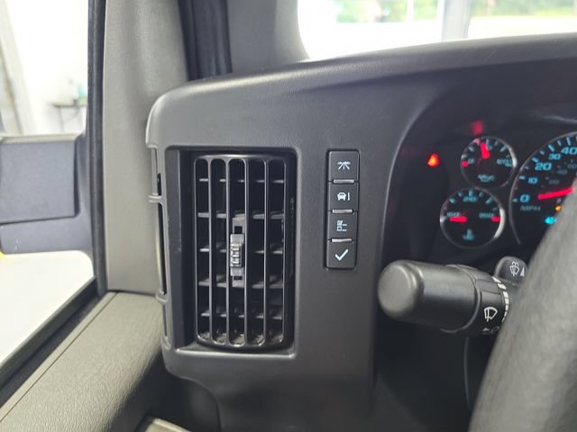 Certified 2025 GMC Savana 3500 LT w/ LT Preferred Equipment Group RWD image 21
