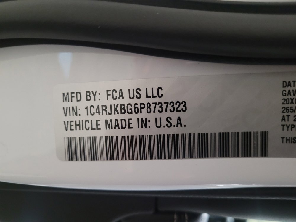 Used 2023 Jeep Grand Cherokee L Limited w/ Black Appearance Package image 33