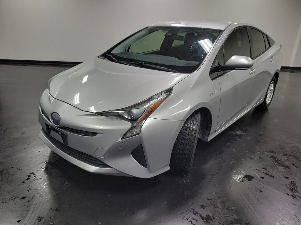 Used 2017 Toyota Prius Two w/ Prius Two Safety Plus Package FWD image 4