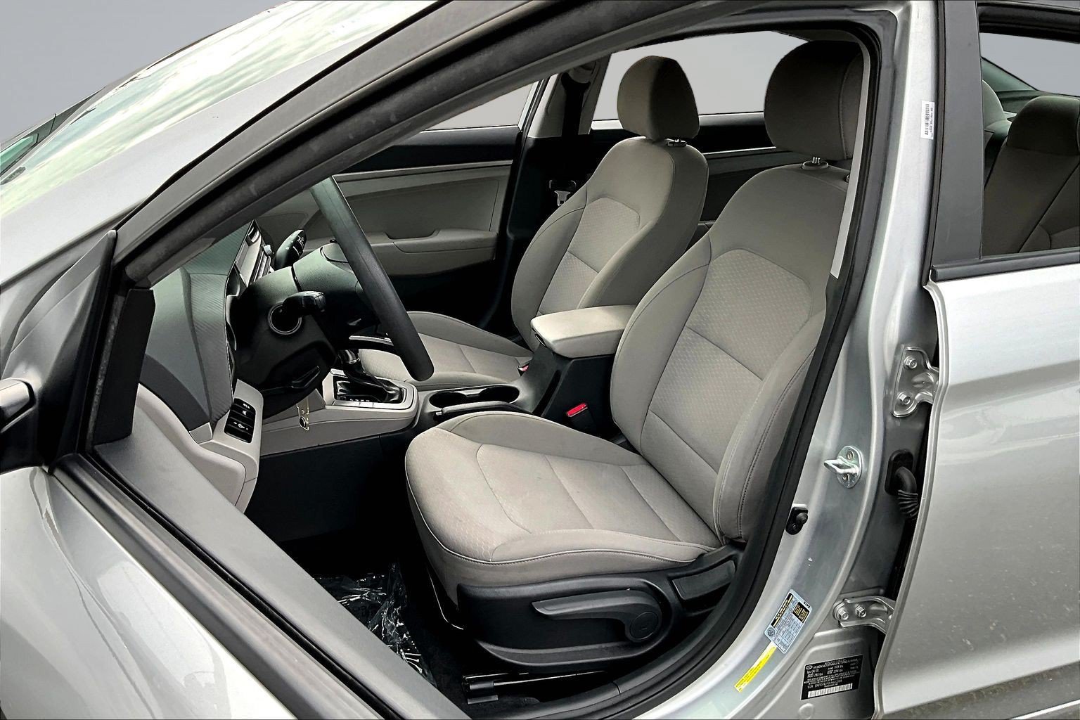 Used 2020 Hyundai Elantra SE FWD image 18
