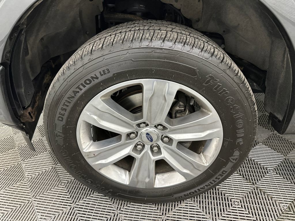 Used 2018 Ford F150 Platinum w/ Equipment Group 701A Luxury AWD/4WD image 13