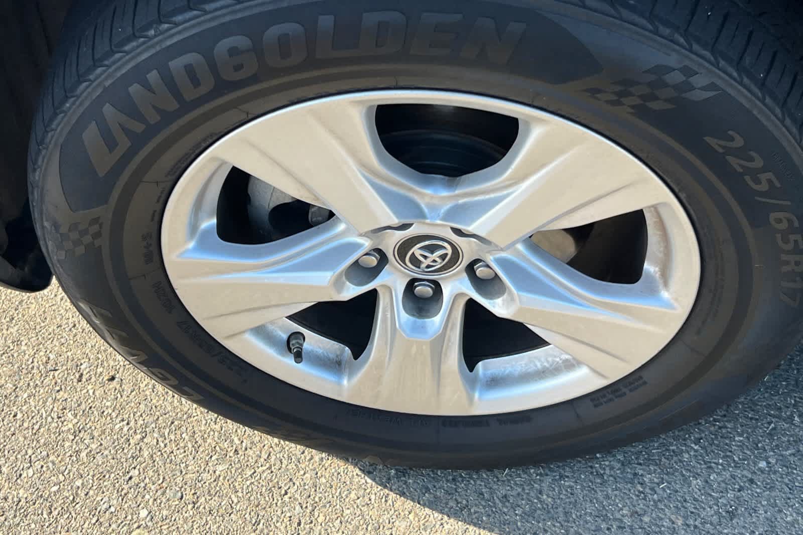 Used 2019 Toyota RAV4 XLE w/ Carpet Mat Package FWD image 10