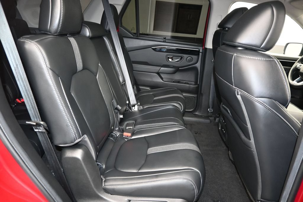 Used 2024 Honda Pilot Touring image 12