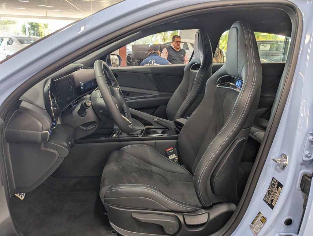 Certified 2025 Hyundai Elantra N Base image 14