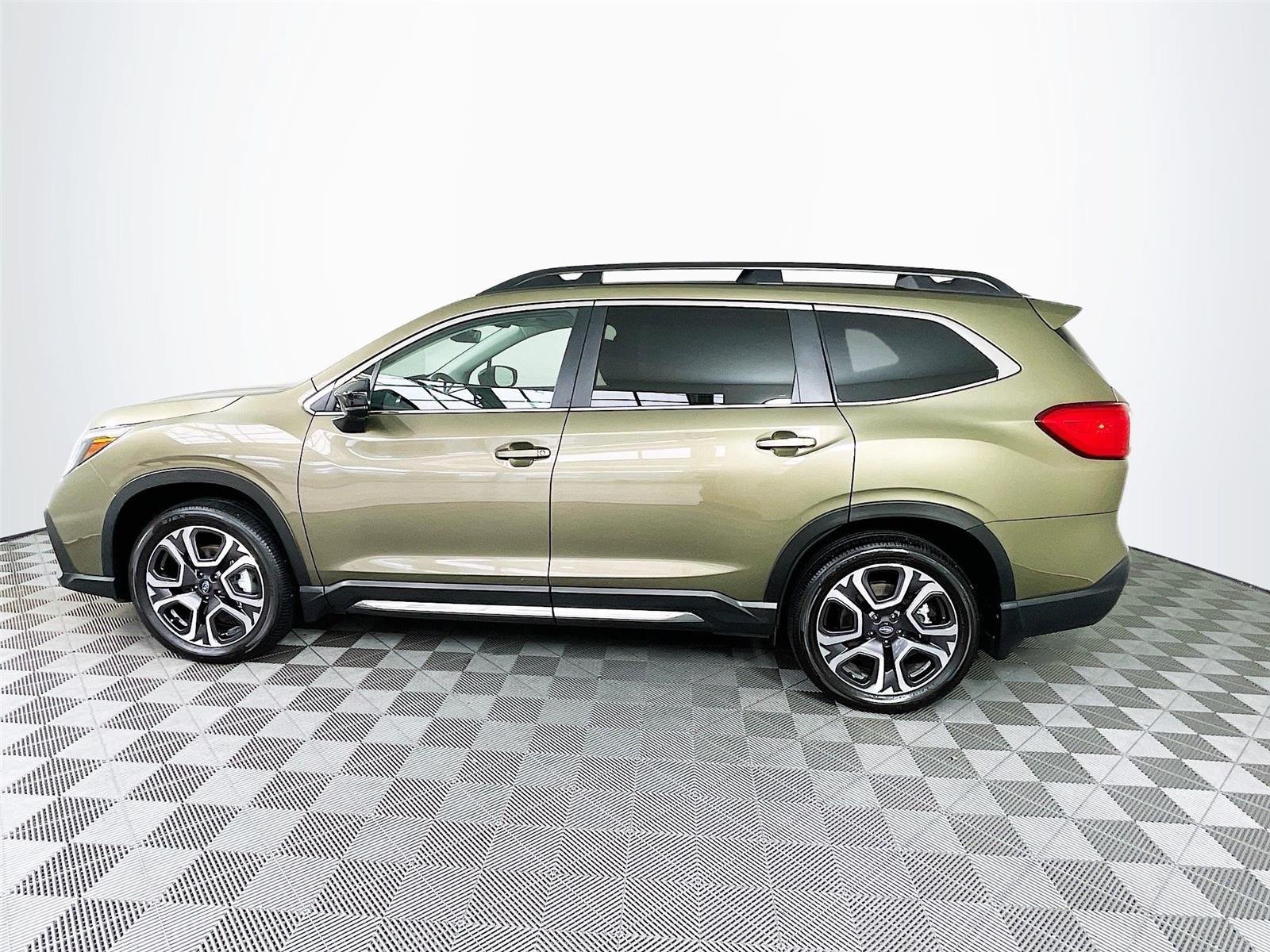 Certified 2025 Subaru Ascent Limited AWD/4WD image 4