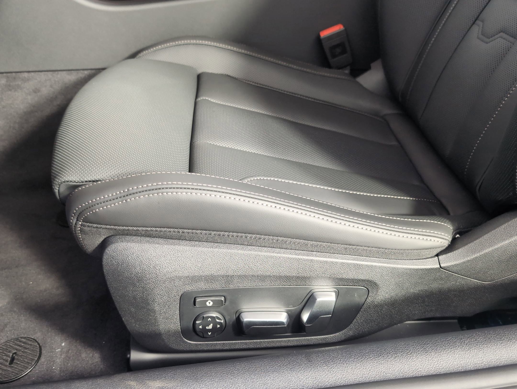 Used 2026 BMW 840i xDrive Coupe image 11