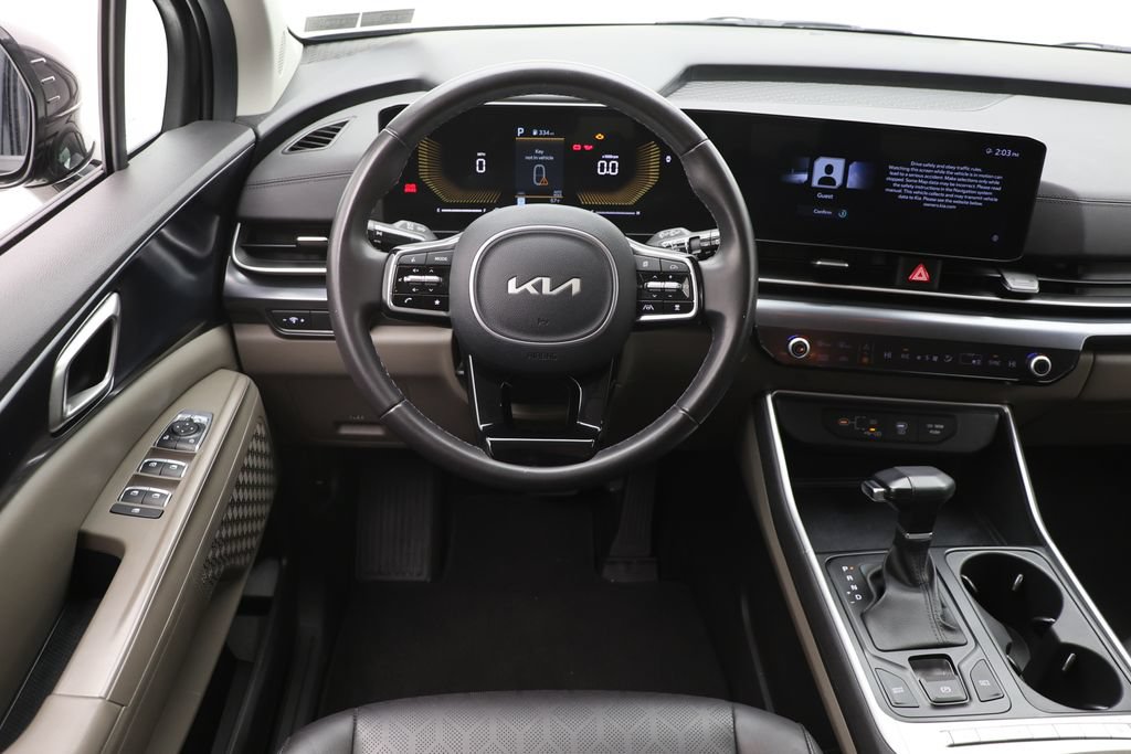 Used 2025 Kia Carnival FWD image 12
