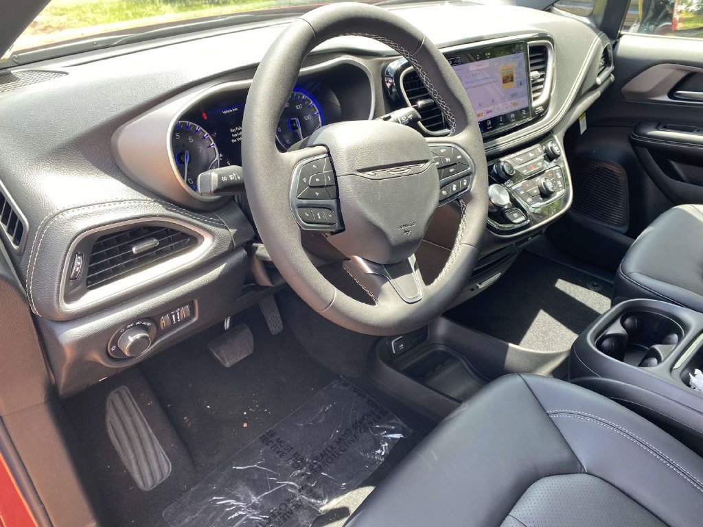 New 2027 Chrysler Pacifica Select FWD image 17
