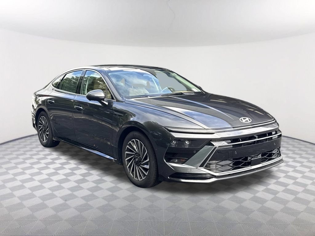 Used 2025 Hyundai Sonata Limited FWD image 4