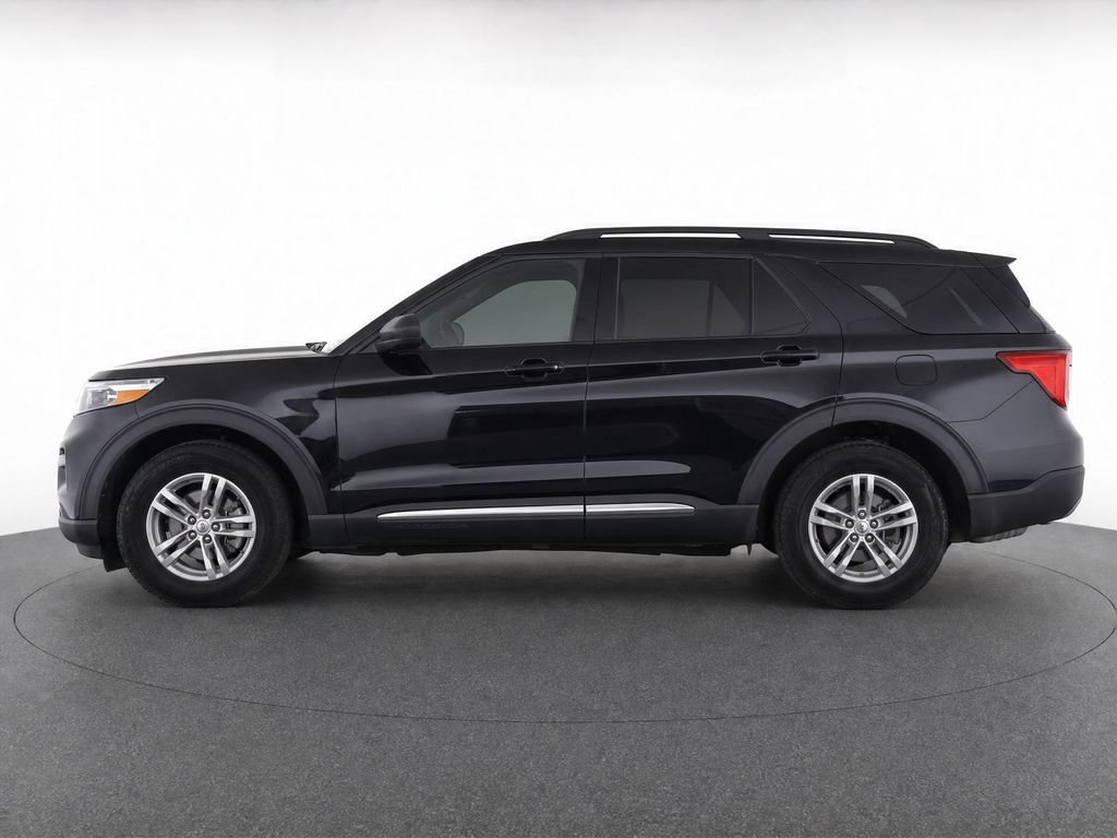 Used 2024 Ford Explorer XLT w/ Equipment Group 202A AWD/4WD image 6